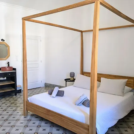 Le Vieux Tilleul - De Charme Avec Piscine Chauffee - Proche Uzes فيلة